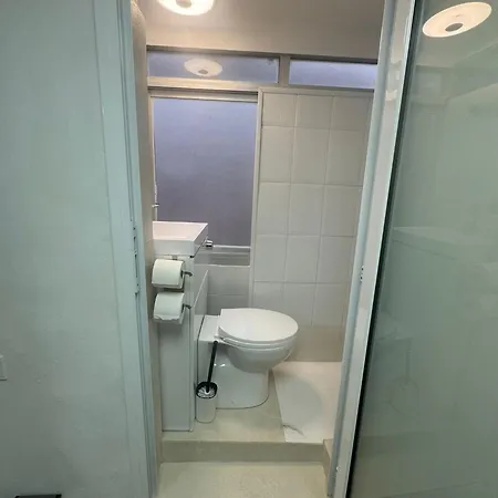 Cosy Private Bathroom